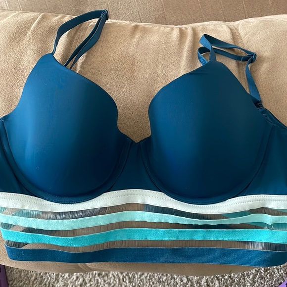 Other - Victoria’s Secret t-shirt lightly lined bra- size 32D